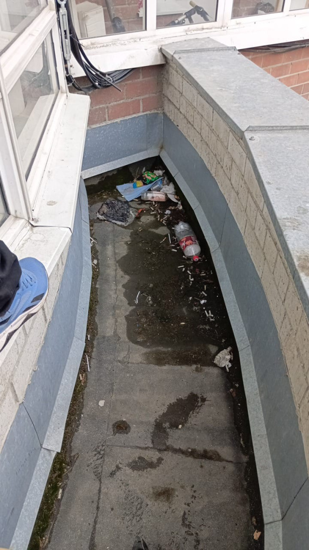 Бил.35 очистить козырек от мусора .jpg